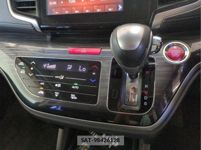 Honda ODYSSEY 2017-04 8209427-11