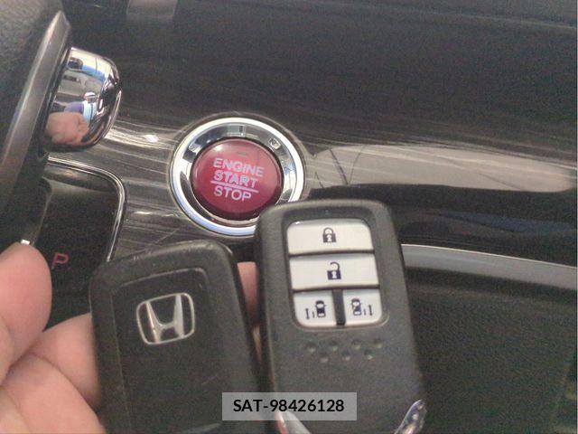 Honda ODYSSEY 2017-04 8209427-12