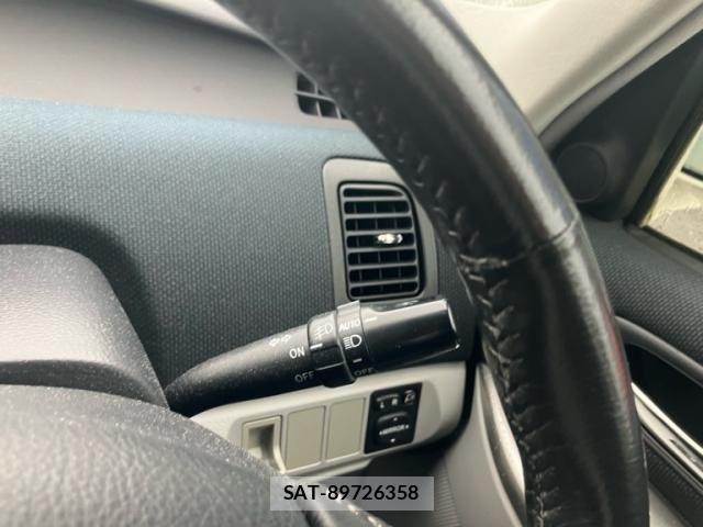Toyota OPA 2003-08 8158979-9