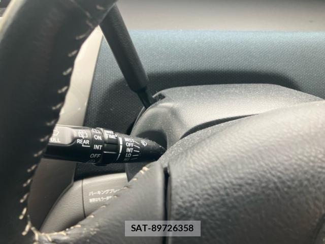 Toyota OPA 2003-08 8158979-10