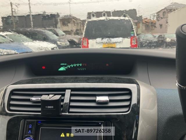Toyota OPA 2003-08 8158979-13