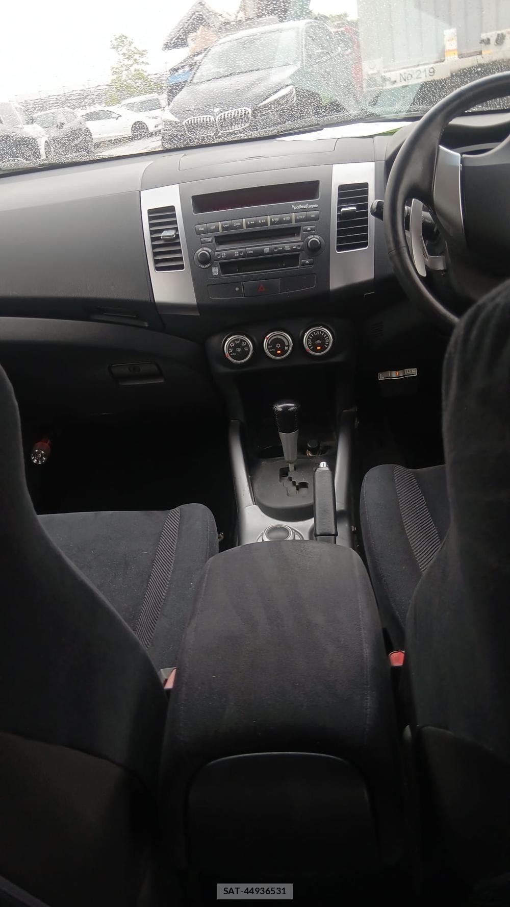 Mitsubishi OUTLANDER 2006 6870783-15
