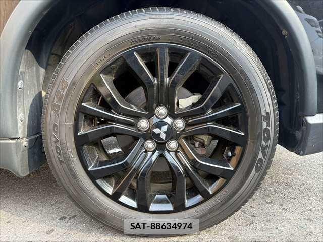 Mitsubishi OUTLANDER 2017-09 6682812-11