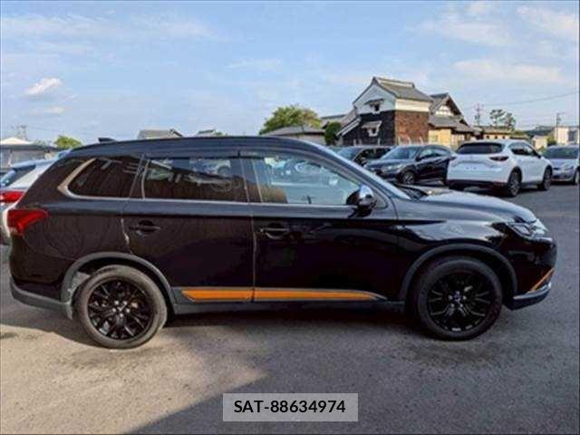 Mitsubishi OUTLANDER 2017-09 6682812-14