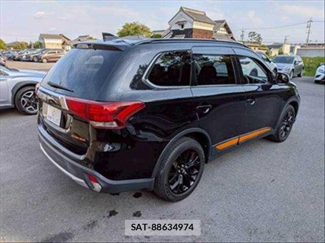 Mitsubishi OUTLANDER 2017-09 6682812-15