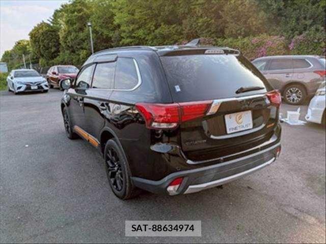 Mitsubishi OUTLANDER 2017-09 6682812-17