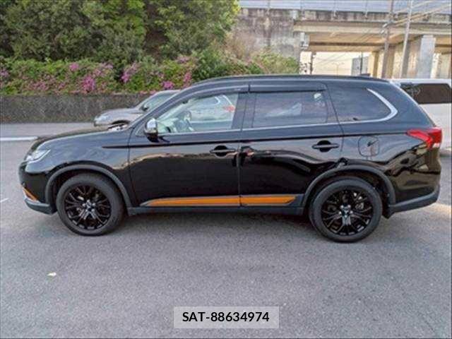 Mitsubishi OUTLANDER 2017-09 6682812-18