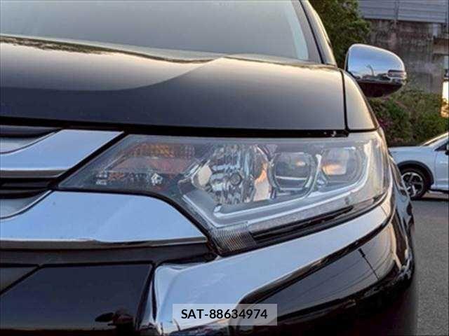 Mitsubishi OUTLANDER 2017-09 6682812-19