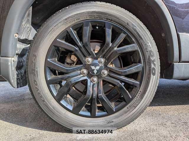 Mitsubishi OUTLANDER 2017-09 6682812-27