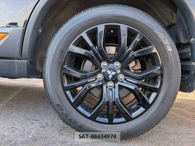 Mitsubishi OUTLANDER 2017-09 6682812-28