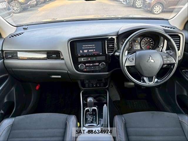 Mitsubishi OUTLANDER 2017-09 6682812-2