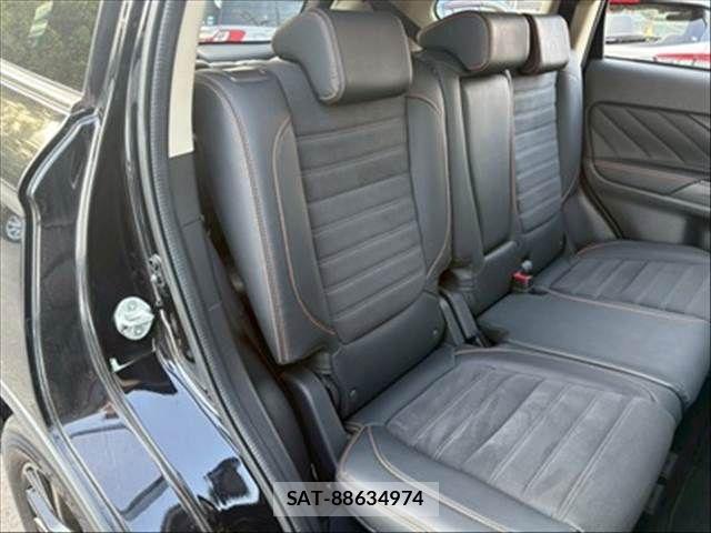 Mitsubishi OUTLANDER 2017-09 6682812-6