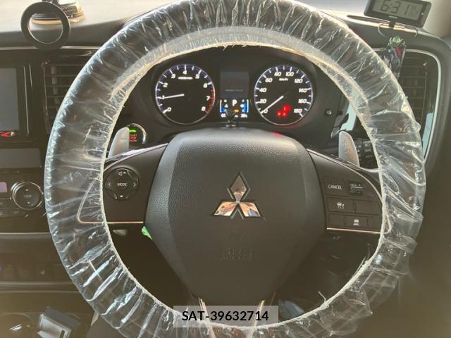 Mitsubishi OUTLANDER 2018-07 7060146-17