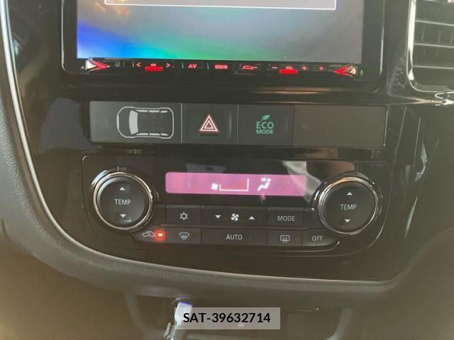 Mitsubishi OUTLANDER 2018-07 7060146-23