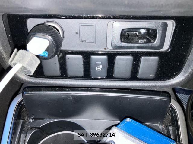 Mitsubishi OUTLANDER 2018-07 7060146-24