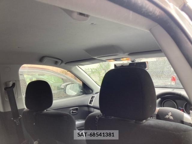 Mitsubishi OUTLANDER 2011-08 7359244-14
