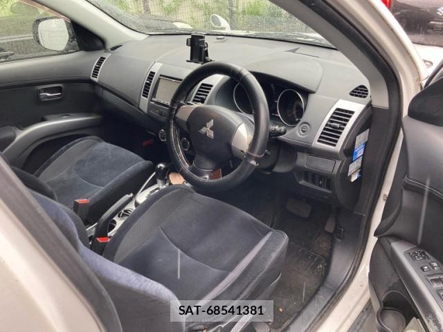 Mitsubishi OUTLANDER 2011-08 7359244-16