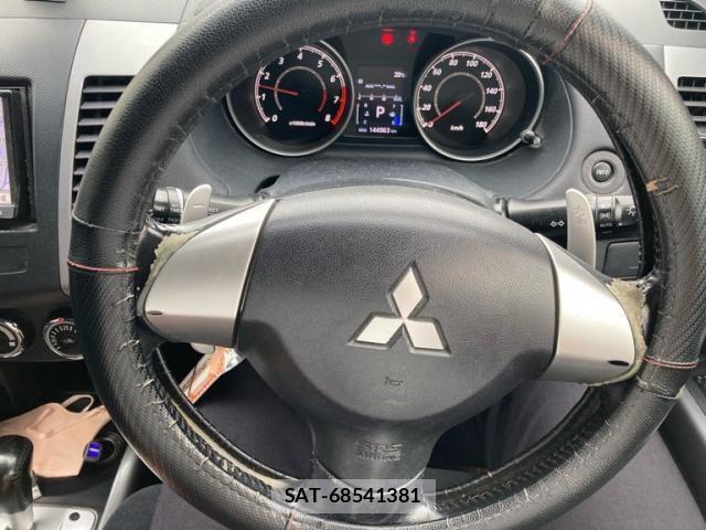 Mitsubishi OUTLANDER 2011-08 7359244-17