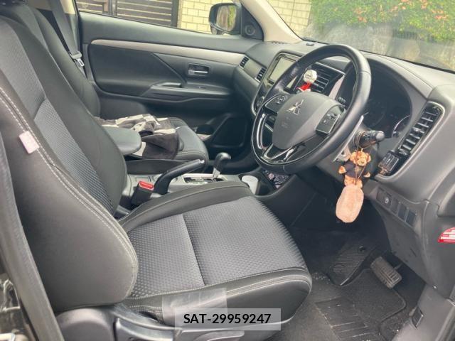 Mitsubishi OUTLANDER 2016-01 7456663-10
