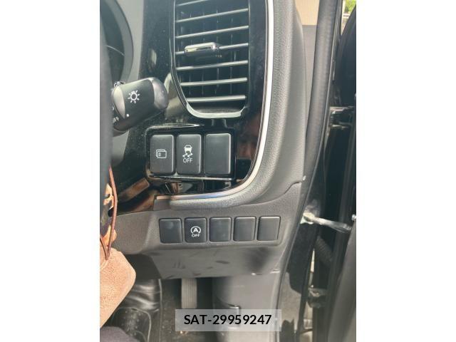 Mitsubishi OUTLANDER 2016-01 7456663-13