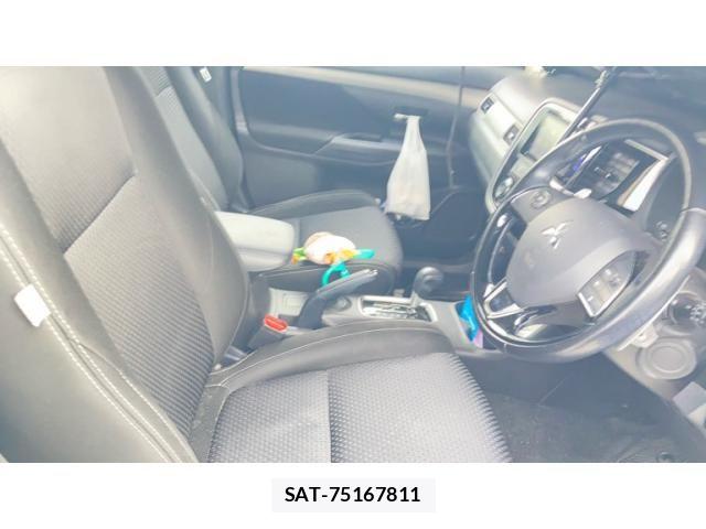 Mitsubishi OUTLANDER 2015-10 7562608-9
