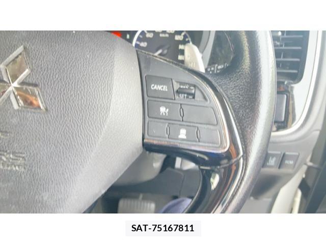Mitsubishi OUTLANDER 2015-10 7562608-11