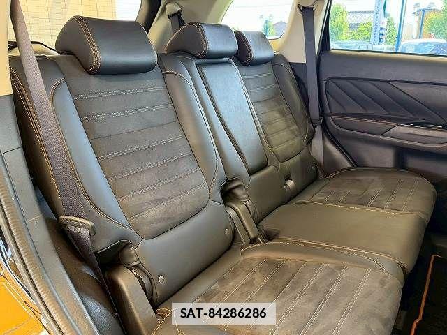 Mitsubishi OUTLANDER 2018-02 7788063-9
