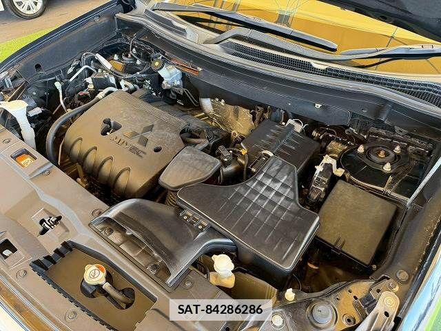 Mitsubishi OUTLANDER 2018-02 7788063-13