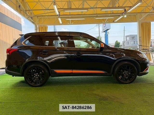 Mitsubishi OUTLANDER 2018-02 7788063-17