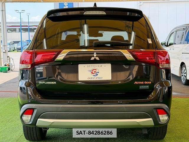 Mitsubishi OUTLANDER 2018-02 7788063-18