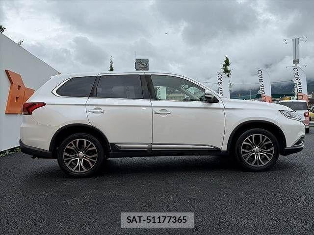 Mitsubishi OUTLANDER 2017-08 7788062-11