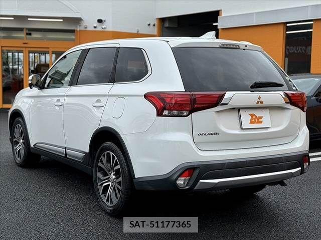 Mitsubishi OUTLANDER 2017-08 7788062-12