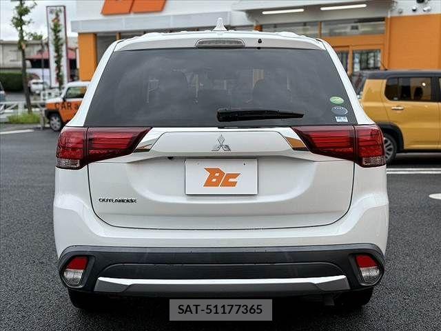 Mitsubishi OUTLANDER 2017-08 7788062-13