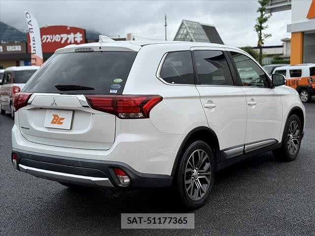 Mitsubishi OUTLANDER 2017-08 7788062-14