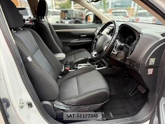 Mitsubishi OUTLANDER 2017-08 7788062-15