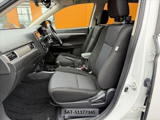 Mitsubishi OUTLANDER 2017-08 7788062-16