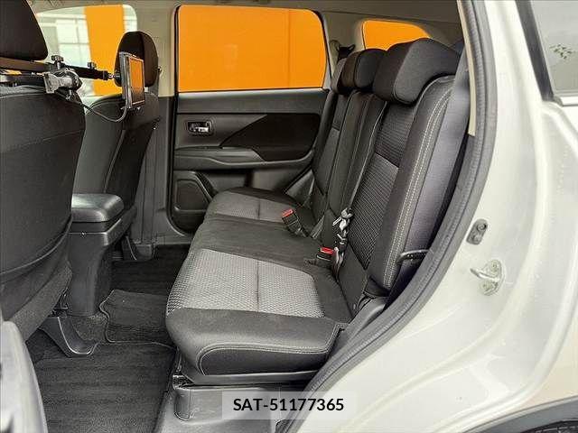 Mitsubishi OUTLANDER 2017-08 7788062-17