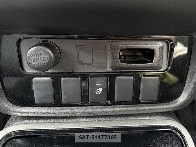 Mitsubishi OUTLANDER 2017-08 7788062-26