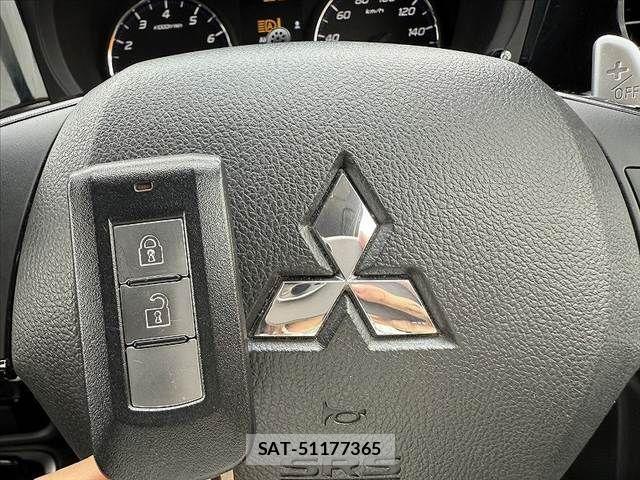 Mitsubishi OUTLANDER 2017-08 7788062-3