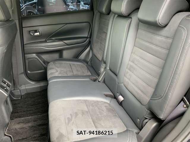 Mitsubishi OUTLANDER 2019-04 8075062-12