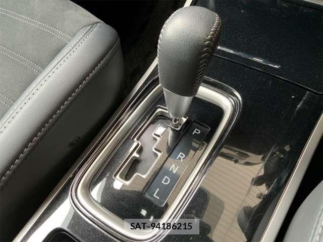 Mitsubishi OUTLANDER 2019-04 8075062-18