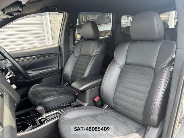 Mitsubishi OUTLANDER 2020-04 8131817-10