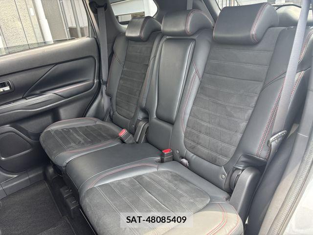 Mitsubishi OUTLANDER 2020-04 8131817-13