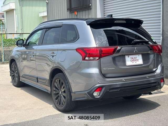Mitsubishi OUTLANDER 2020-04 8131817-6