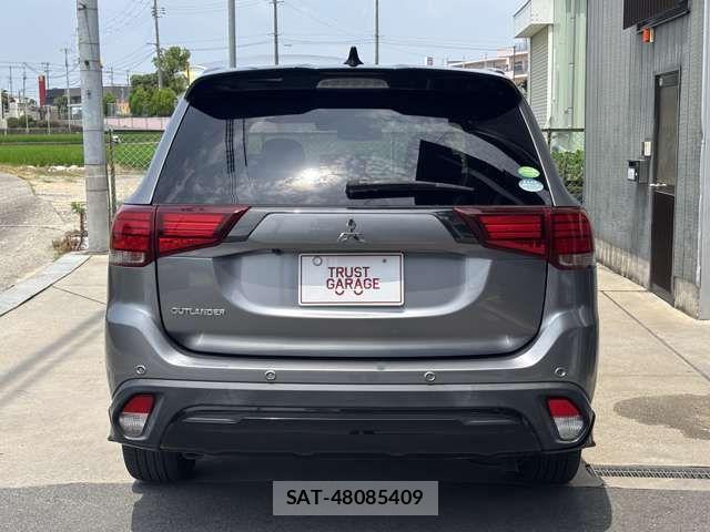 Mitsubishi OUTLANDER 2020-04 8131817-7
