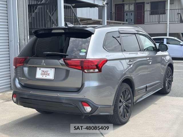 Mitsubishi OUTLANDER 2020-04 8131817-8