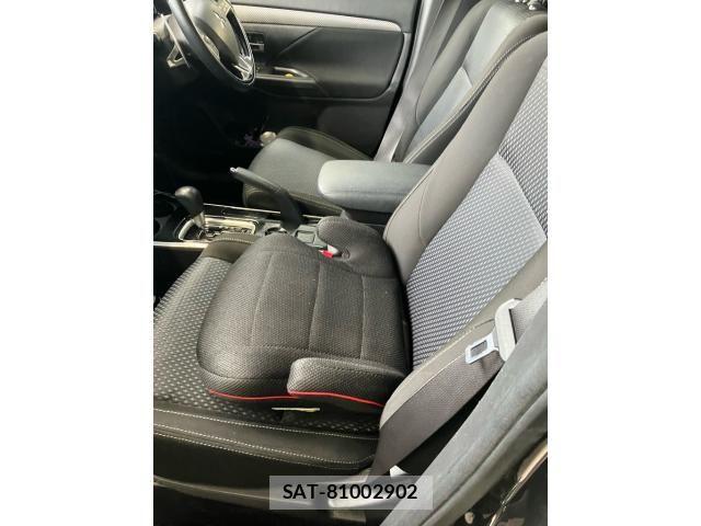 Mitsubishi OUTLANDER 2017-10 8830995-12