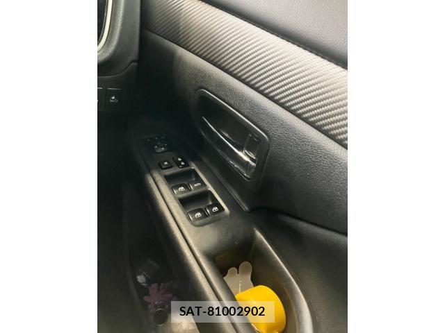 Mitsubishi OUTLANDER 2017-10 8830995-13