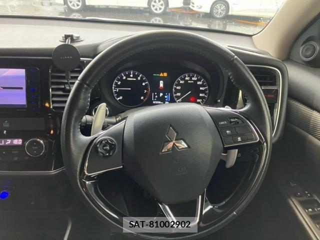 Mitsubishi OUTLANDER 2017-10 8830995-15