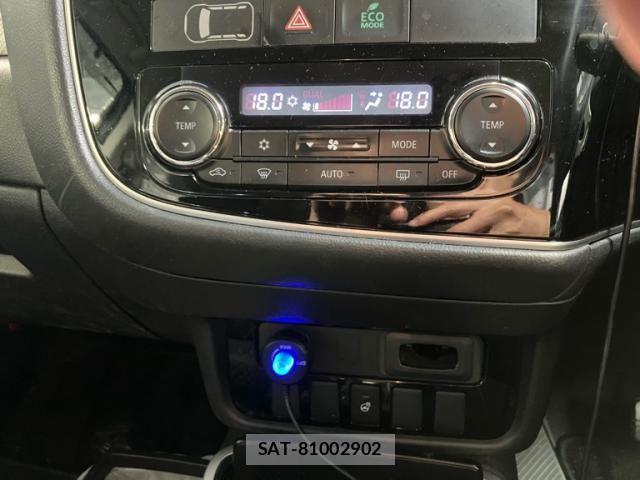 Mitsubishi OUTLANDER 2017-10 8830995-17
